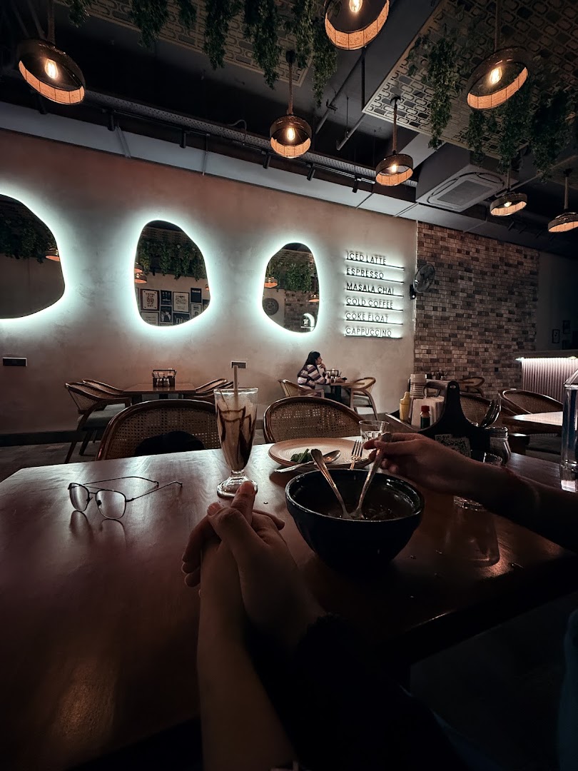 The Toast Cafe: inviting atmosphere and quality composition