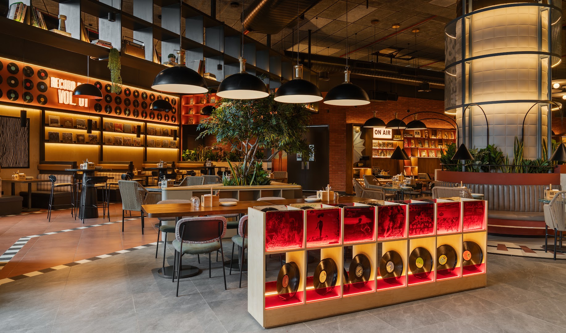 33&Brew: professional, high-quality interior shot