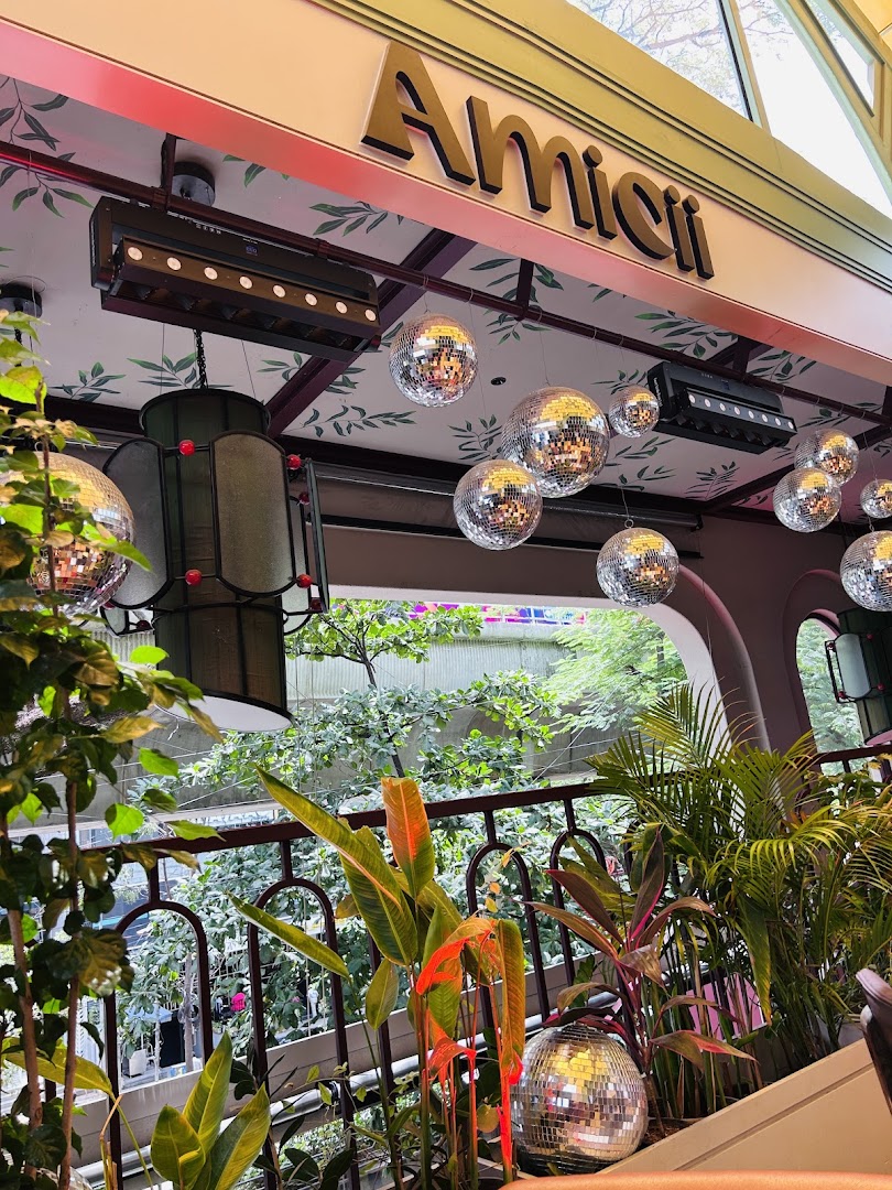 Amicii: attractive, high-quality venue atmosphere photo