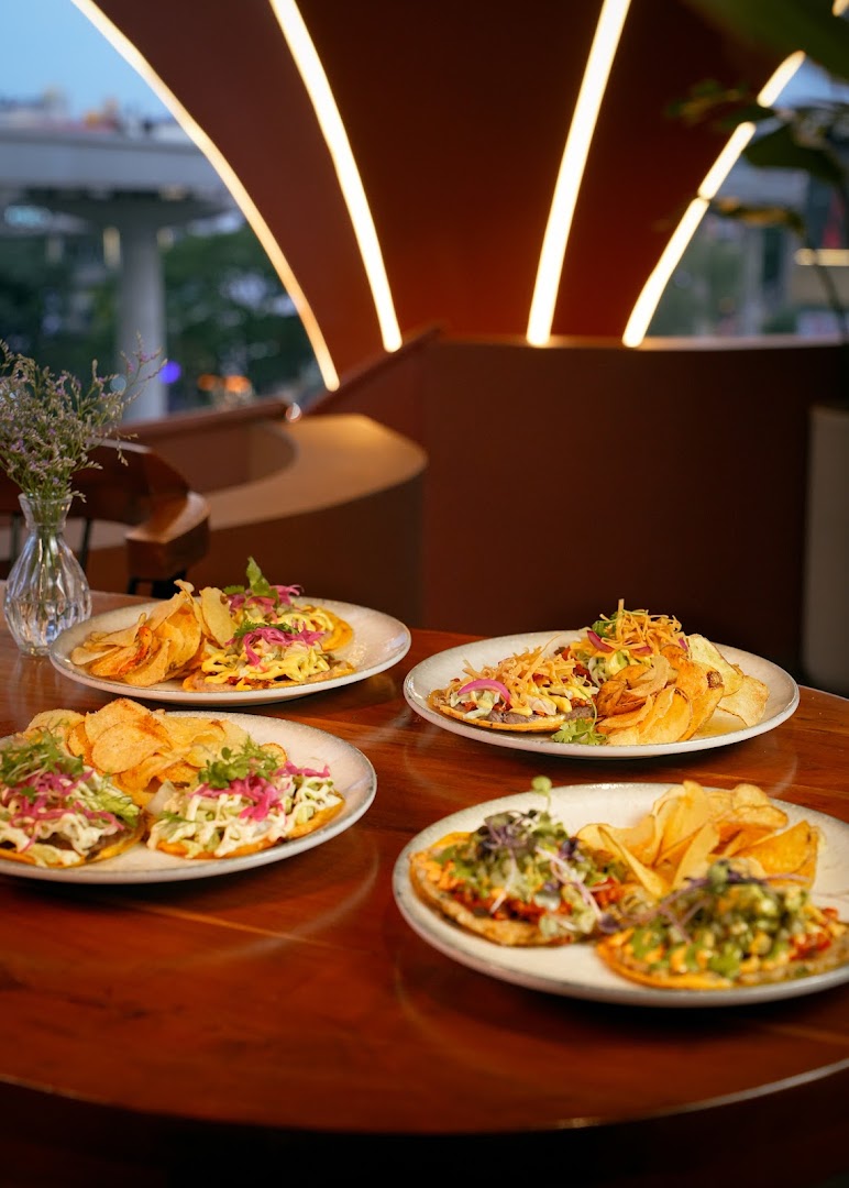 Chifa: professional food photography, appealing presentation