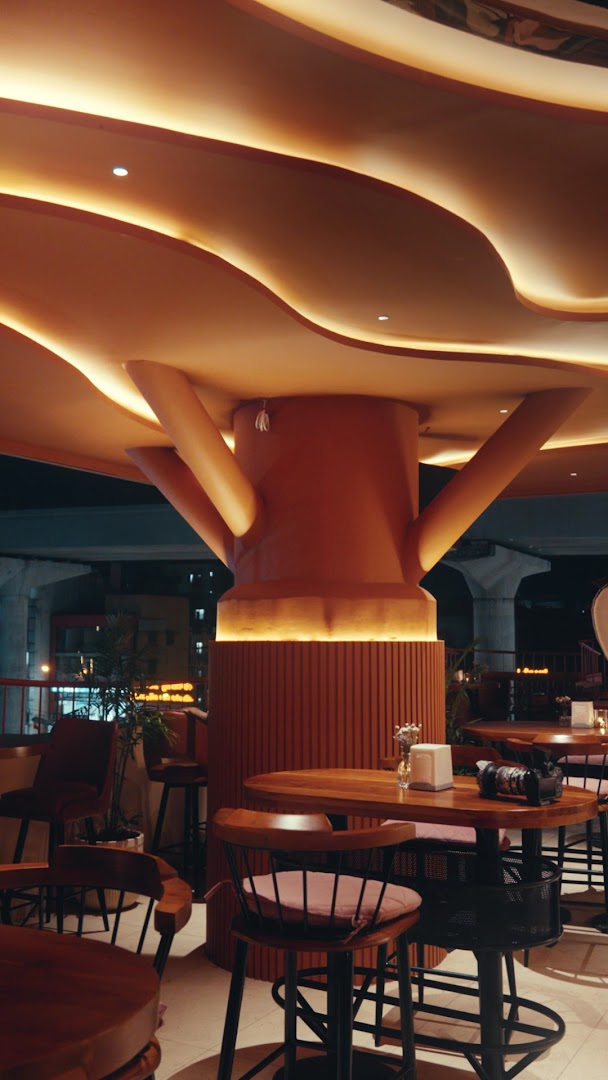 Chifa: high quality interior atmosphere shot