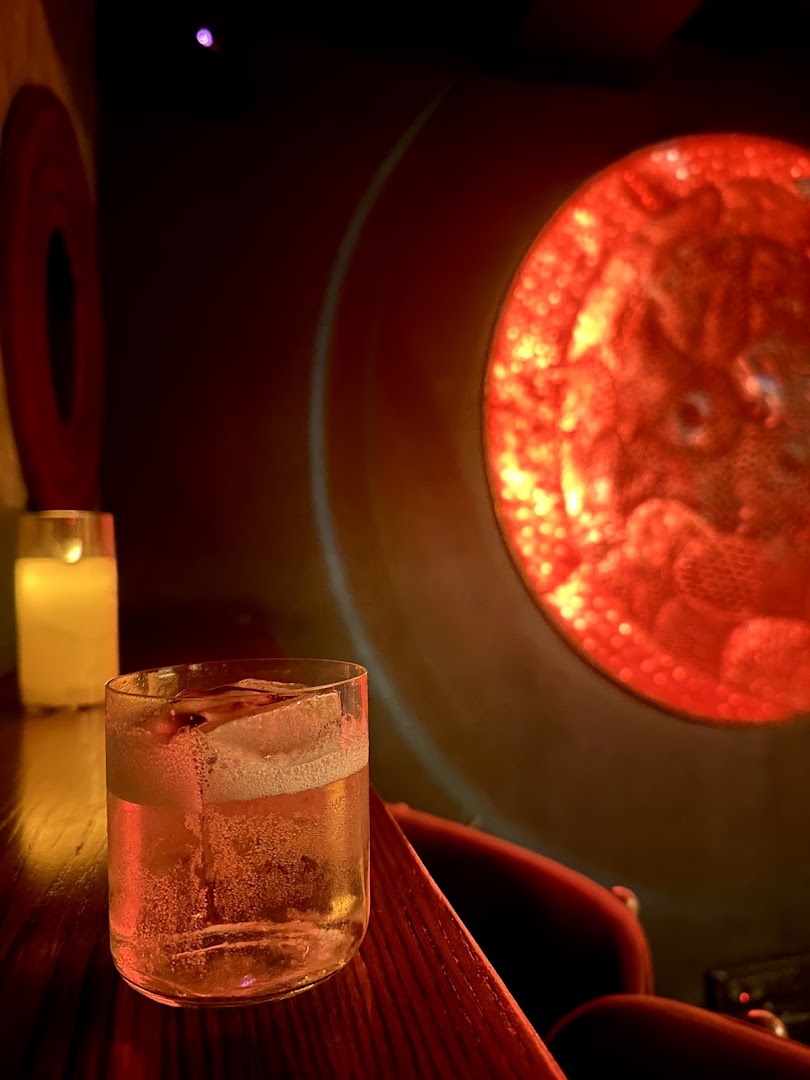 Dali and Gala: atmospheric and high-quality drink photo