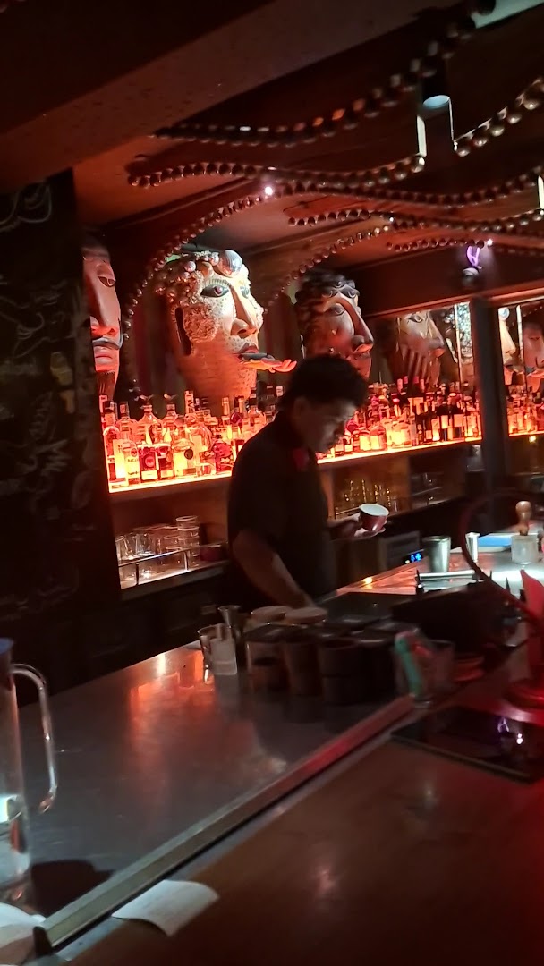 Dali and Gala: bar atmosphere and staff