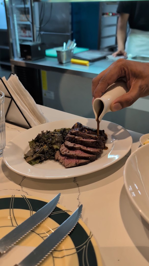 Fervor: appetizing food presentation and action