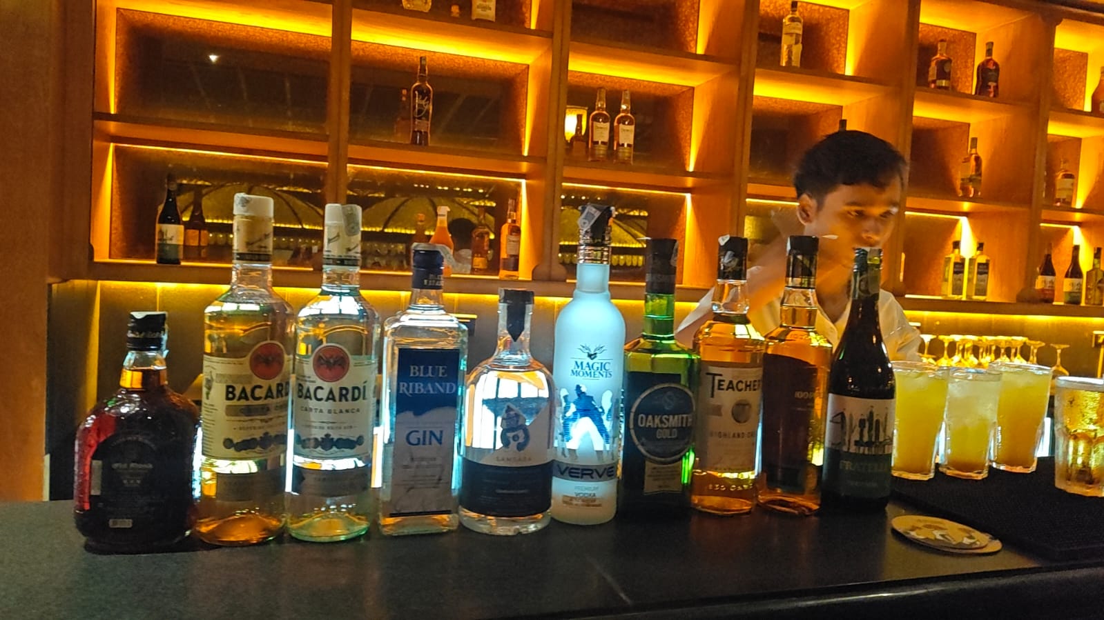 Jollygunj: clear, professional bar atmosphere photo