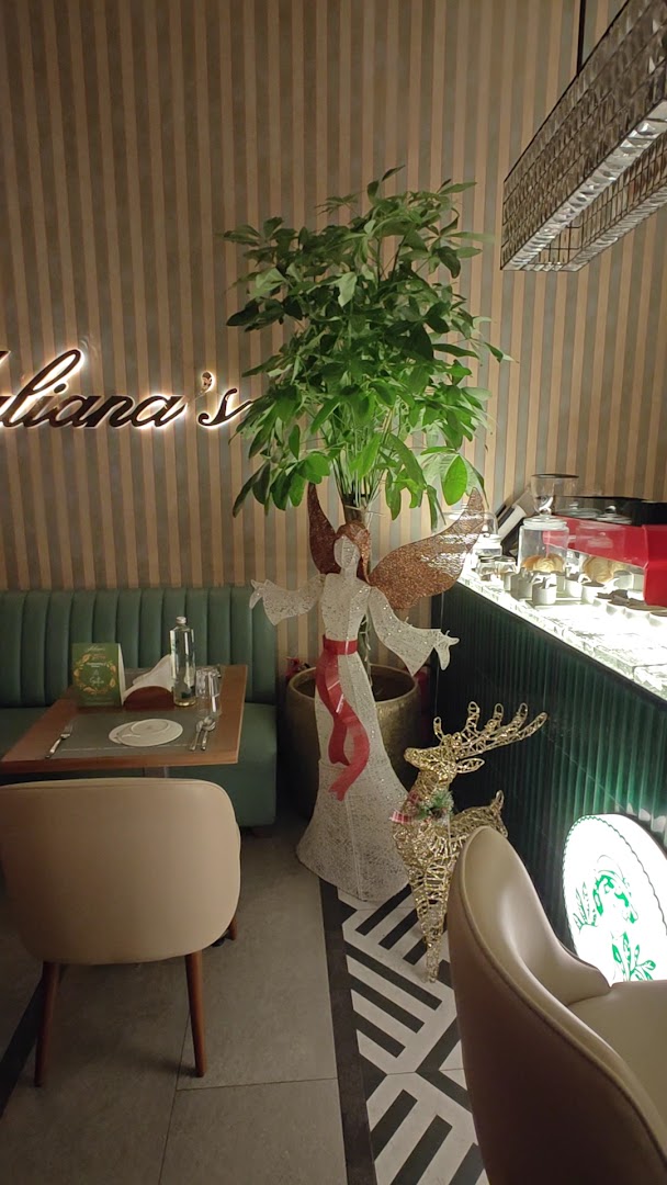 Juliana's Bistro: clear shot of restaurant interior