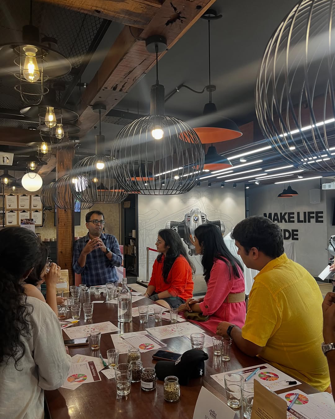 Maverick & Farmer: venue atmosphere and activity