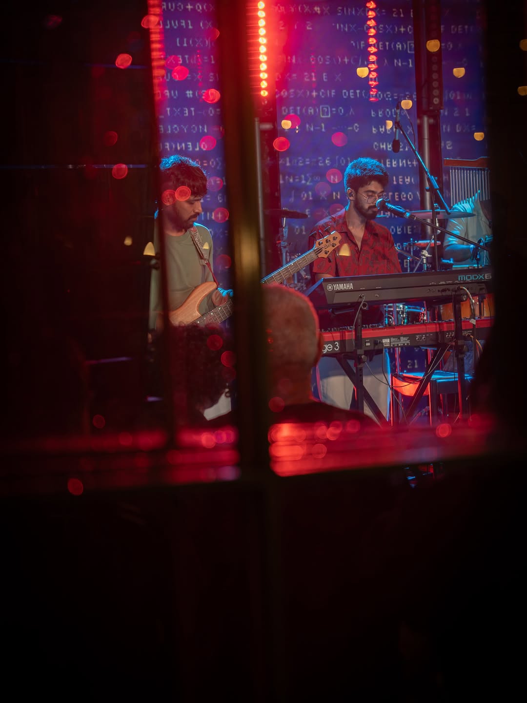 Middle Room: live music atmosphere well