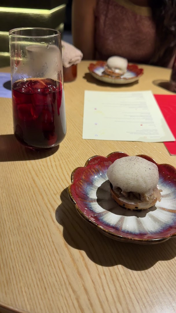 Nila: appetizing food and drink presentation
