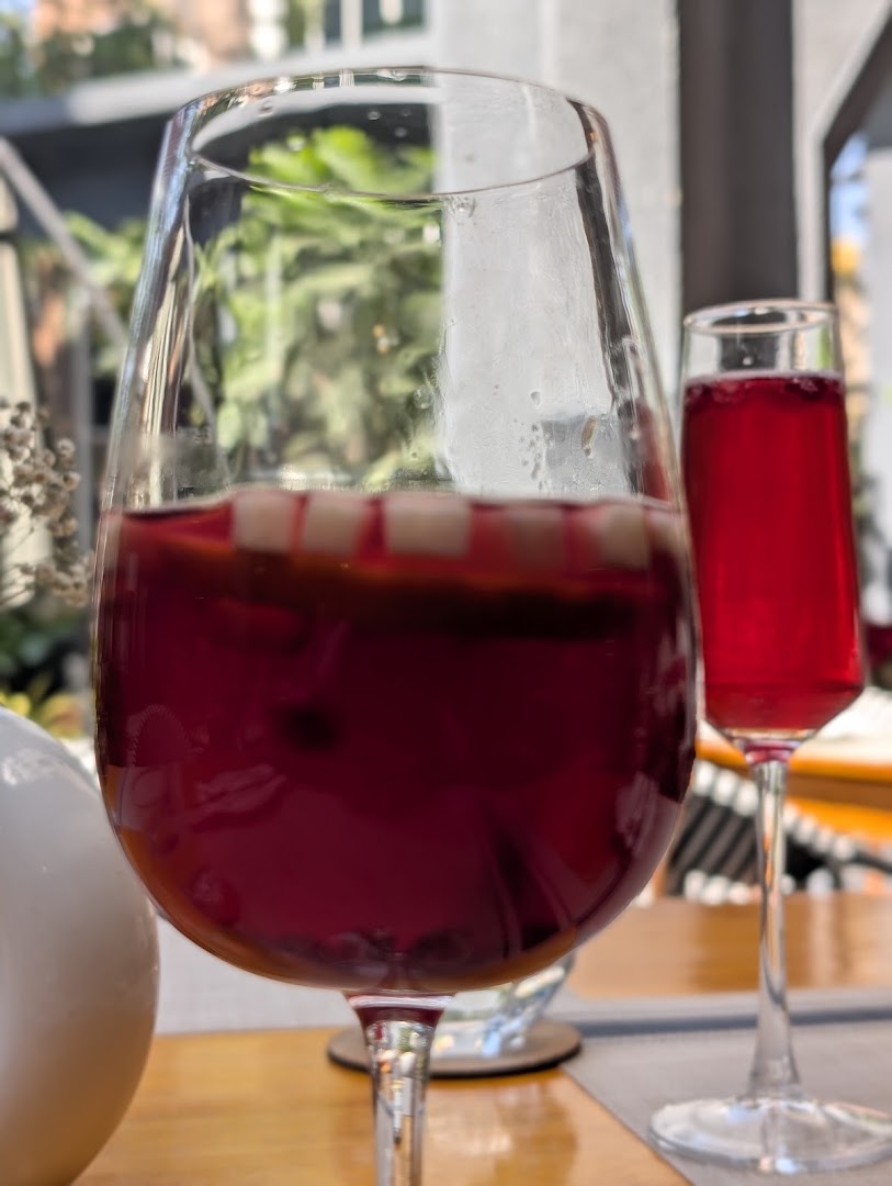 Rosmarino: appealing photo of restaurant drinks