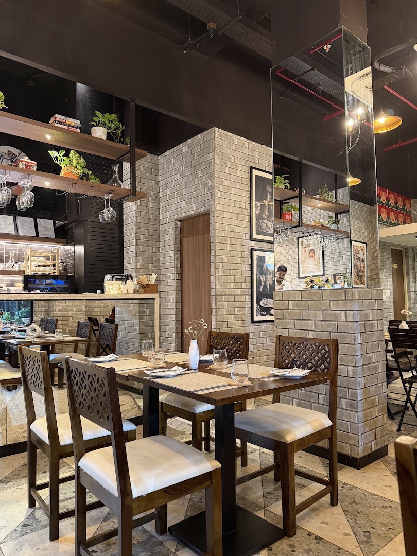 Rosmarino: inviting and professional restaurant interior