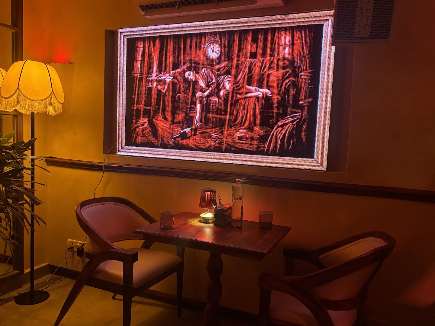 The Dual Room: atmospheric and well-composed interior shot