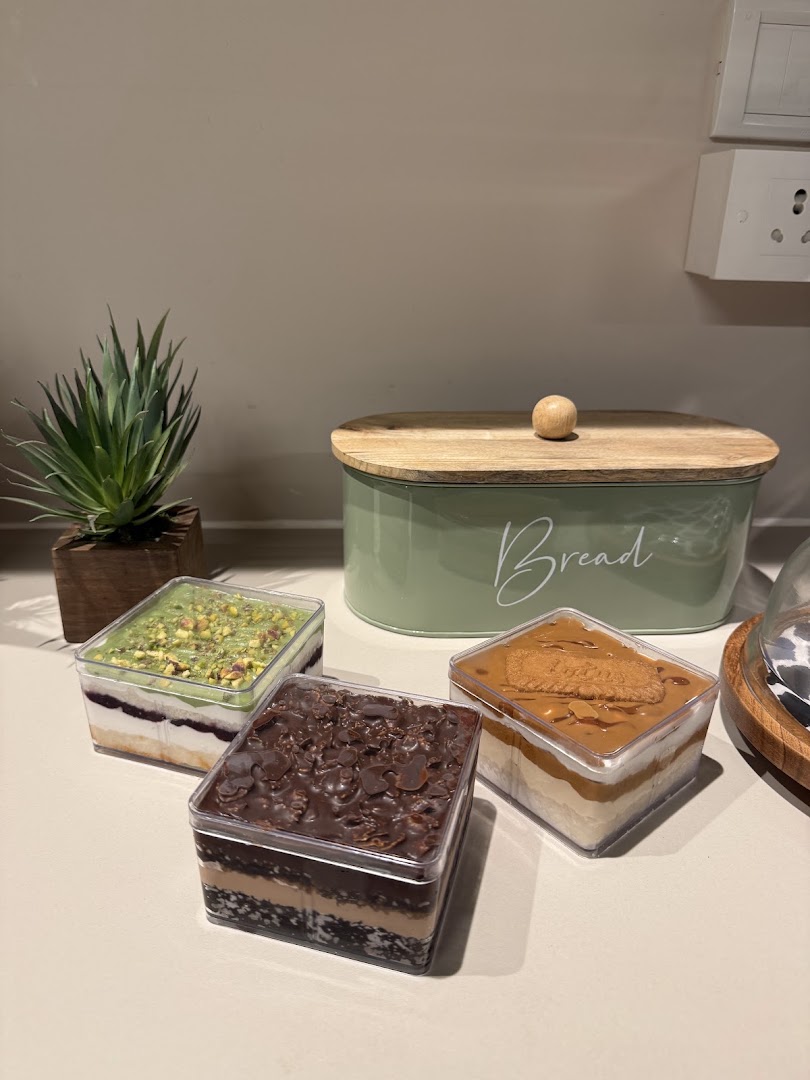 Moffé: appetizing photo of bar desserts