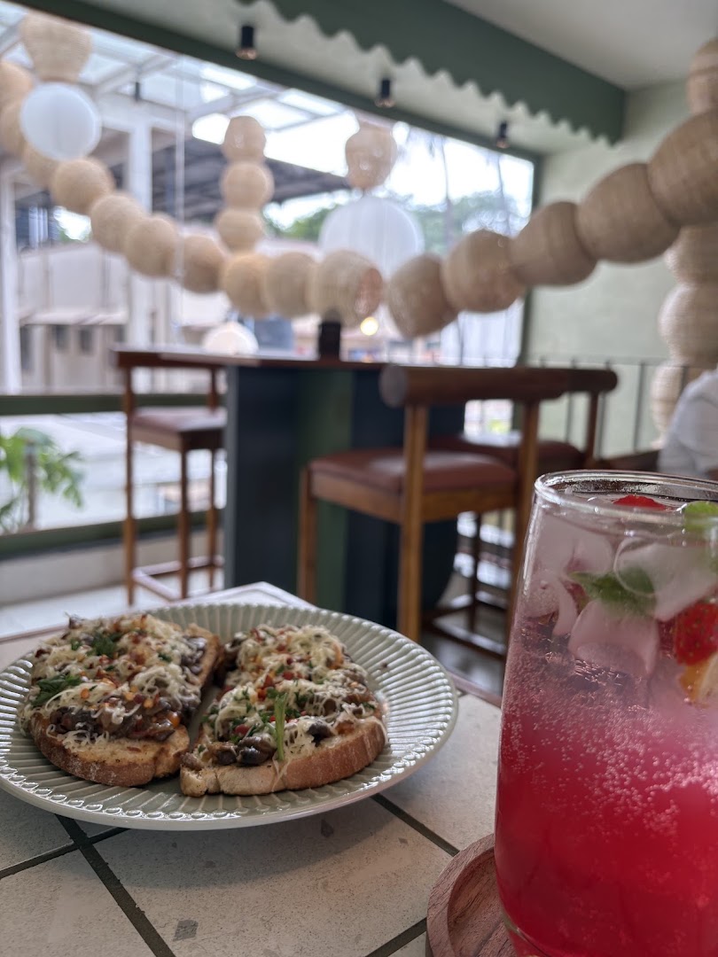 Cafe June: appetizing food and nice atmosphere
