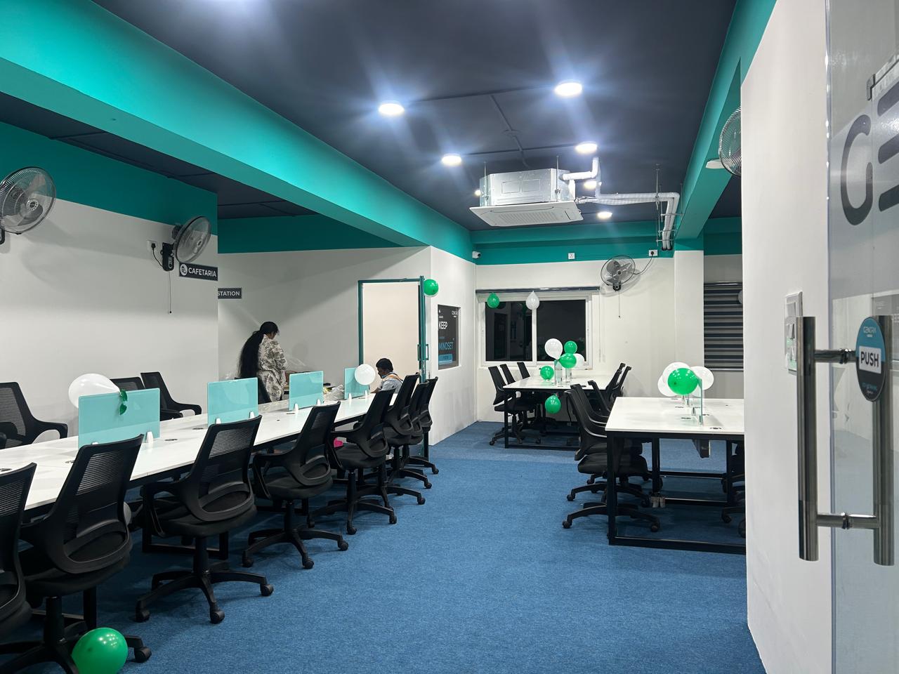 Genora Workspace: clear view of workspace interior