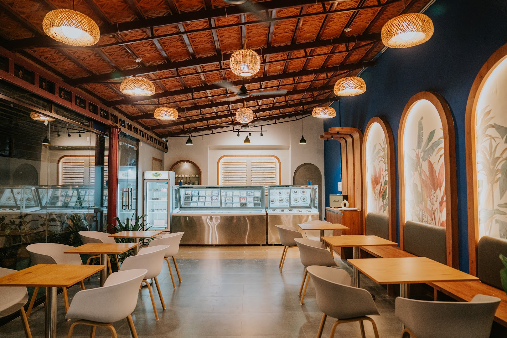 L'affinage: professional interior shot of venue