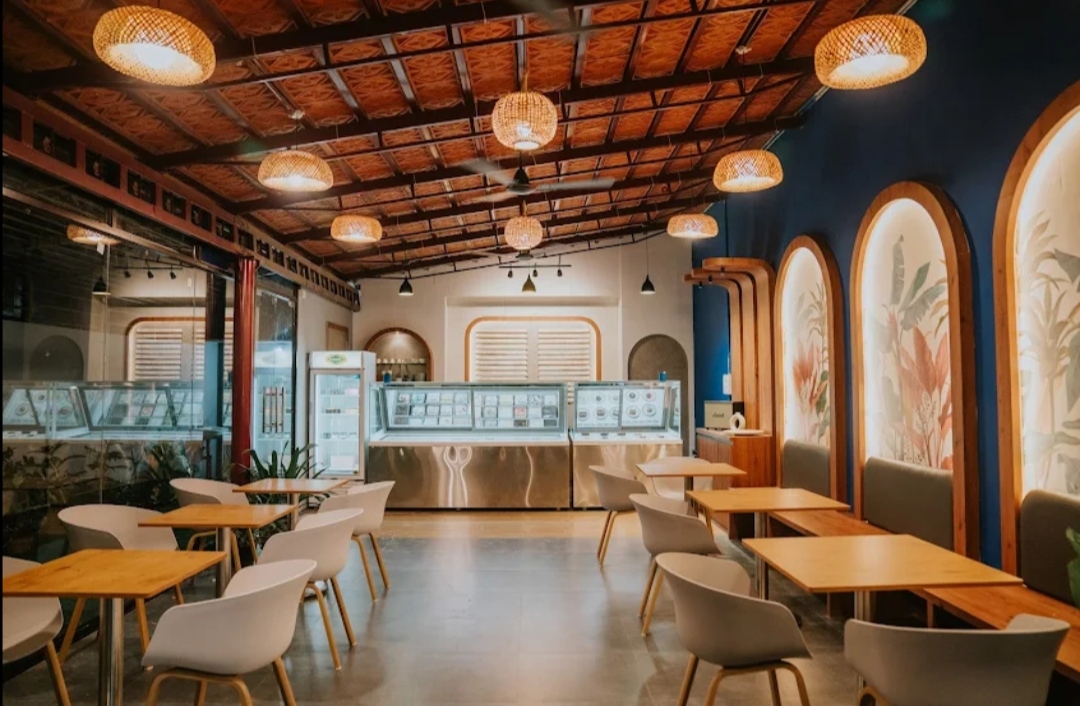 L'affinage: inviting and professional interior shot