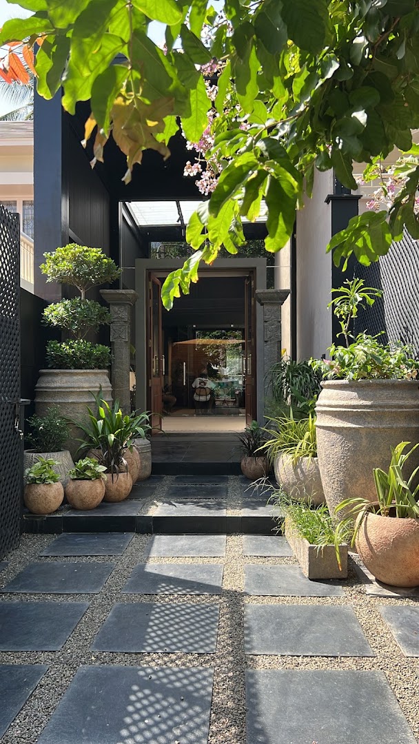 Mo'joe House: attractive and inviting venue entrance