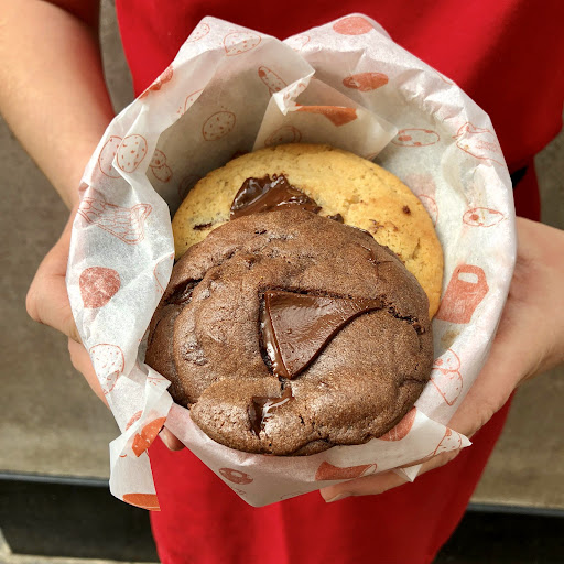 Ben's Cookies: appetizing photo of shop products
