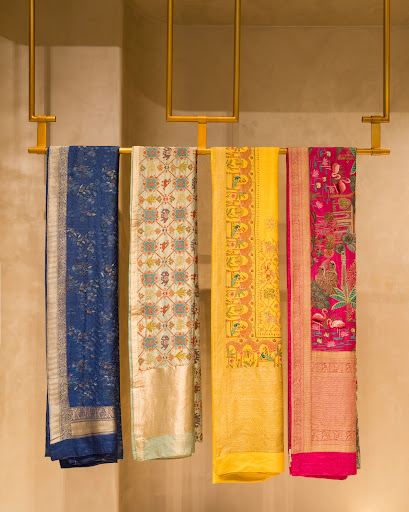 Shanti Banaras: high quality product display photo