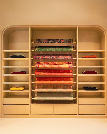 Shanti Banaras: professional display of shop products