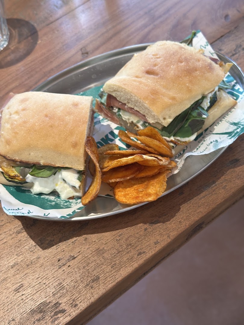 Brooklyn Bardez: appetizing photo of served food