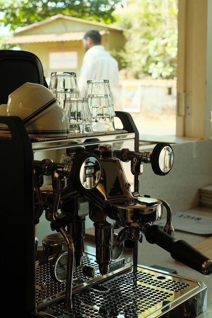 Riot Coffee: professional shot of coffee equipment