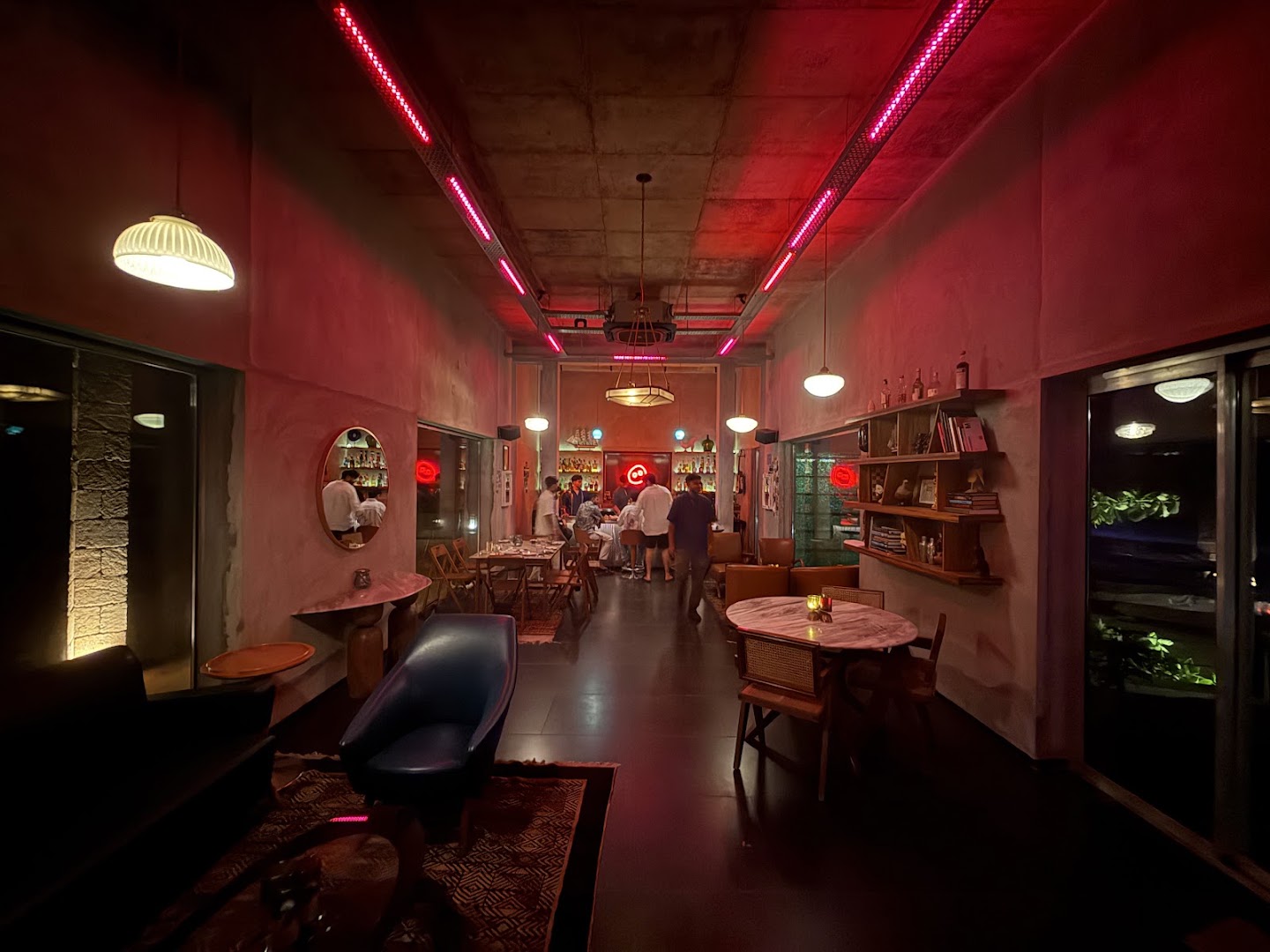 Stoned Pig: inviting atmosphere and professional composition