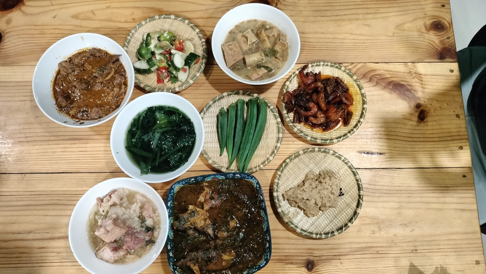 Moy: appetizing, clear overhead food shot