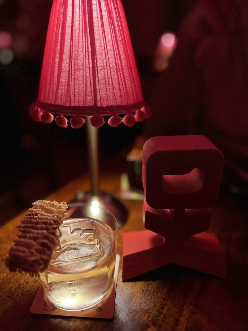 Oxymorons: atmospheric and professional bar photo