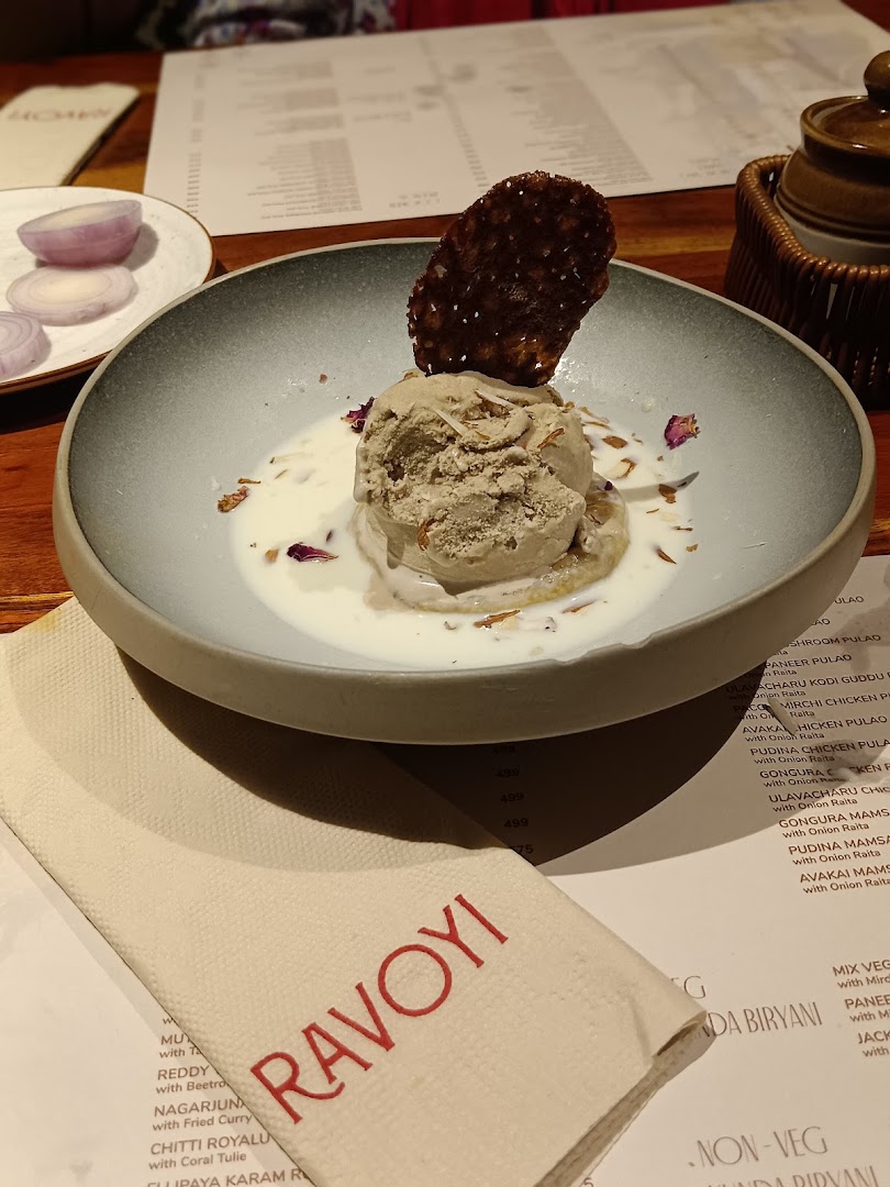 Ravoyi: appetizing food presentation and clear presentation