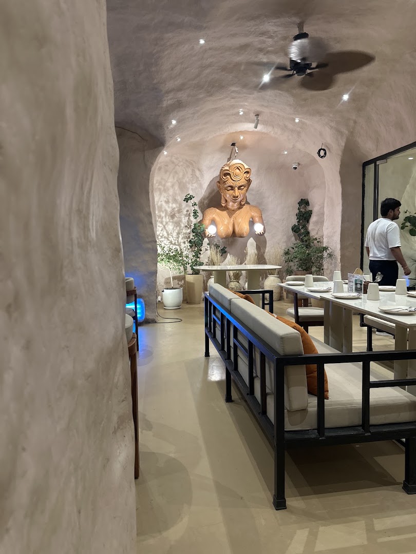 Atha: restaurant interior and atmosphere