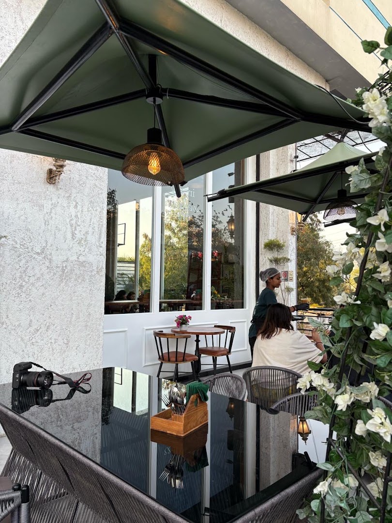 CAVA: inviting and professional venue atmosphere