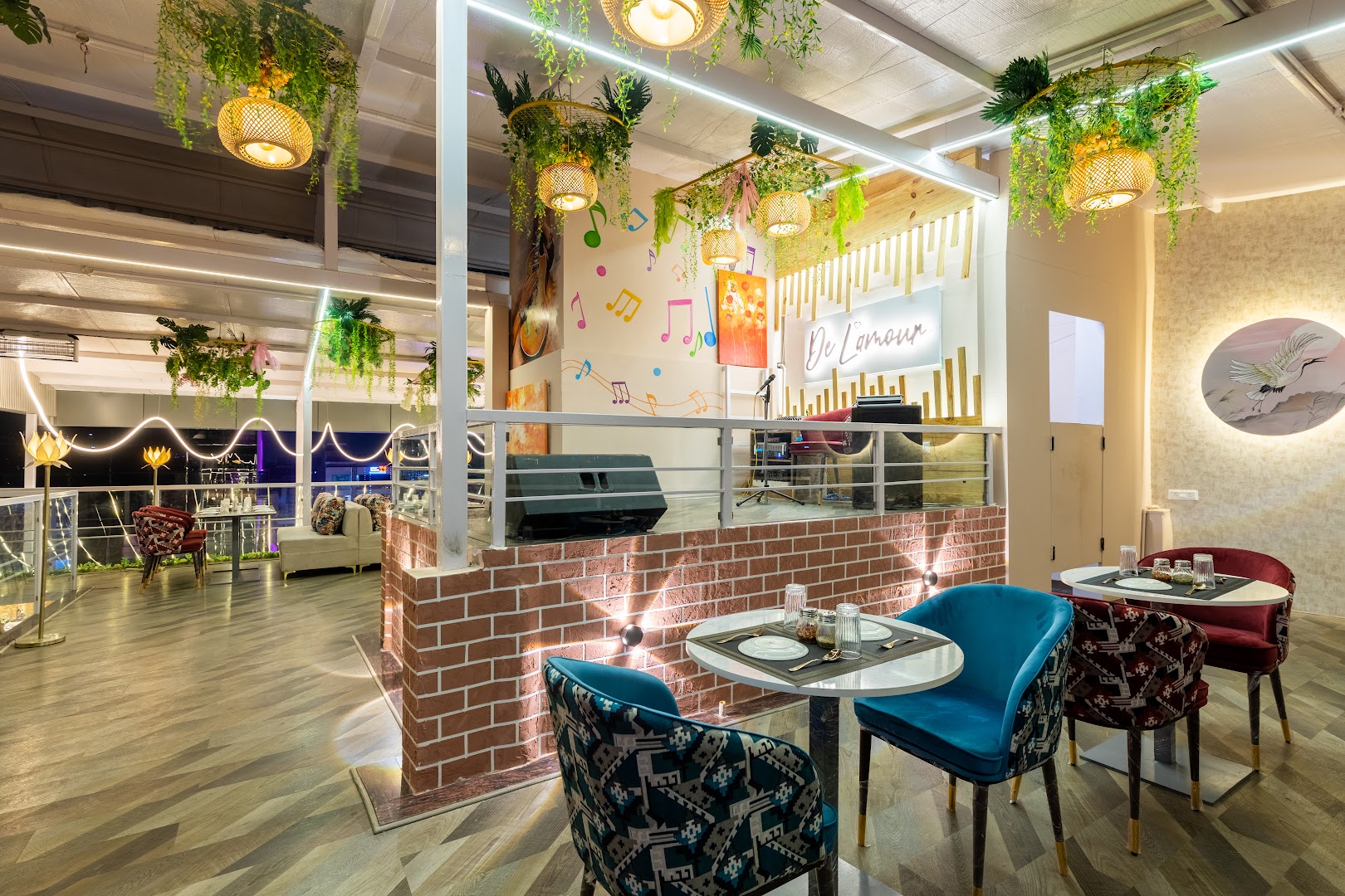De L'amour: high quality interior atmosphere shot