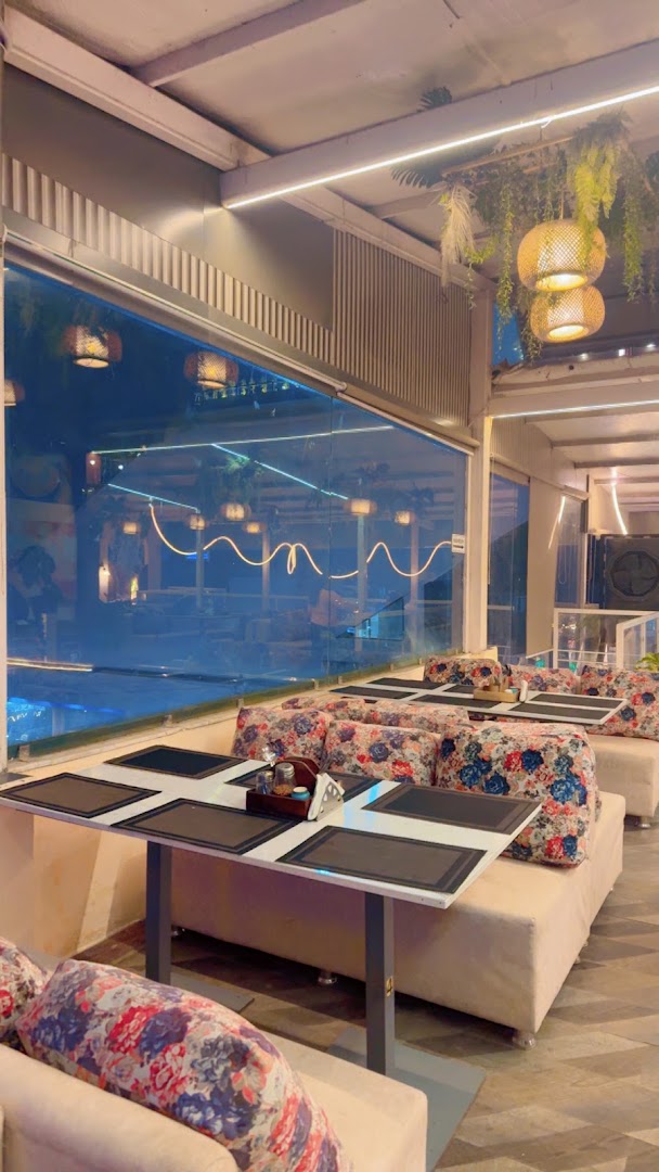 De L'amour: inviting atmosphere and clear interior
