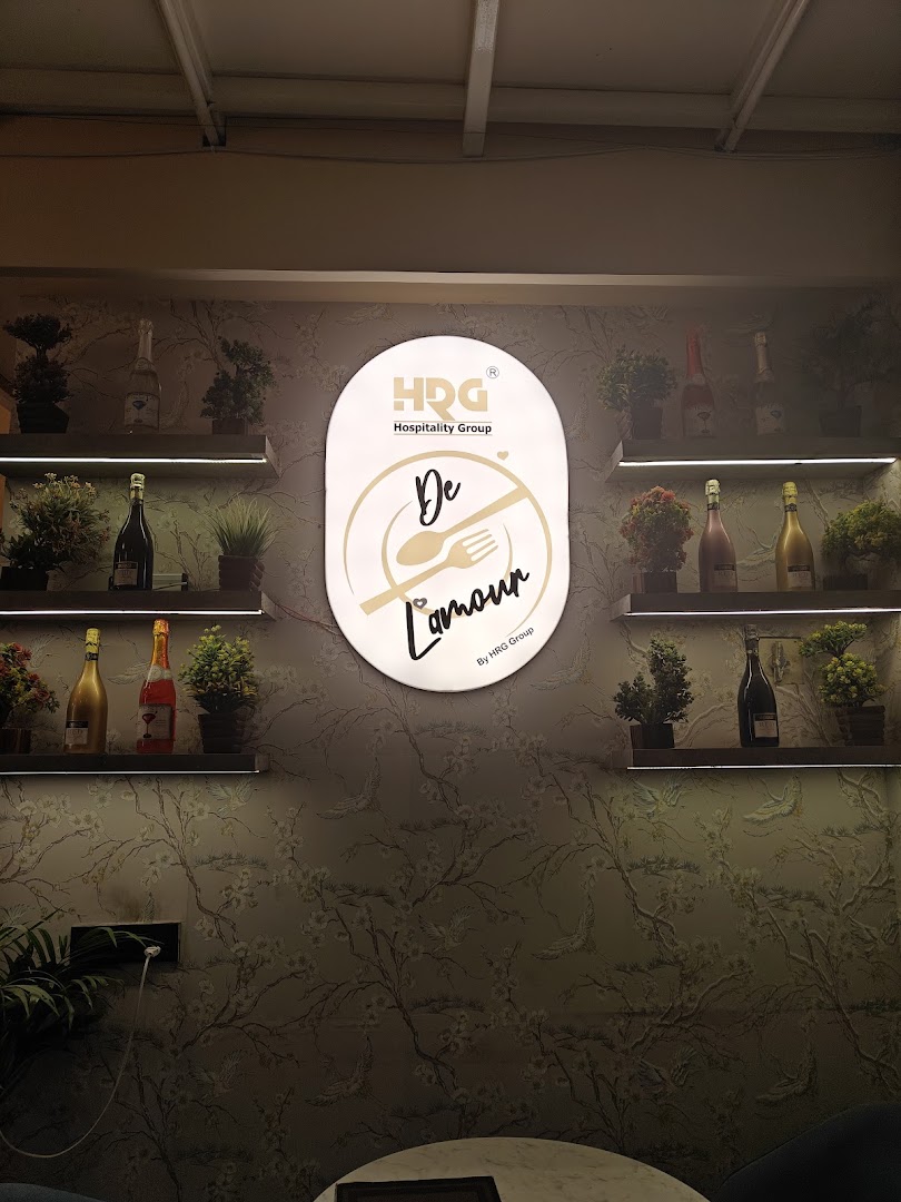 De L'amour: attractive interior branding and decor