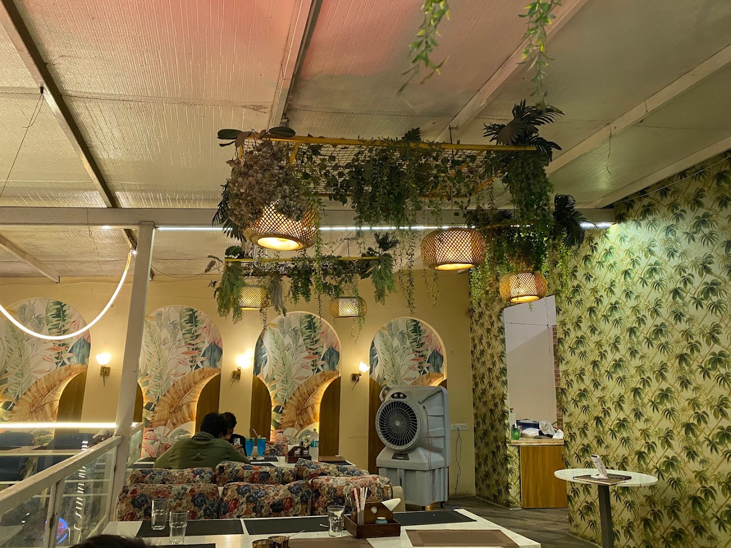 De L'amour: inviting interior atmosphere