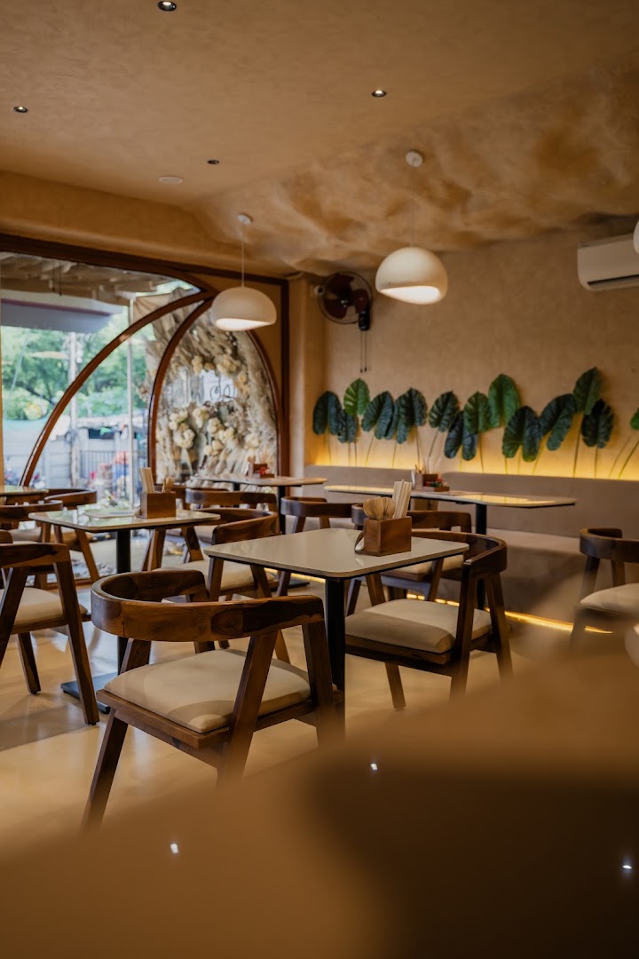 Elora Cafe: professional interior shot of cafe