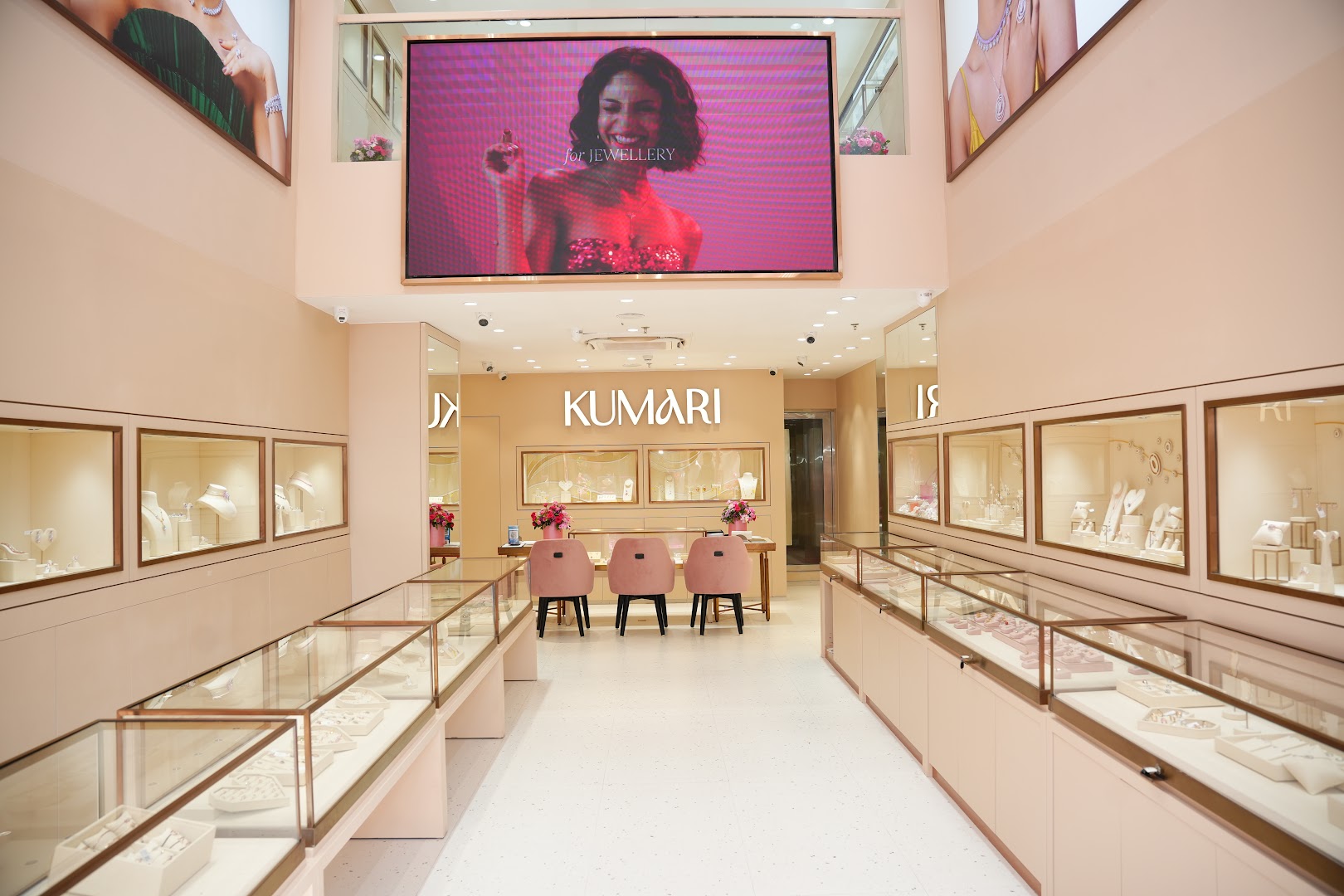 Kumari Fine Jewellery: professional interior shop photo
