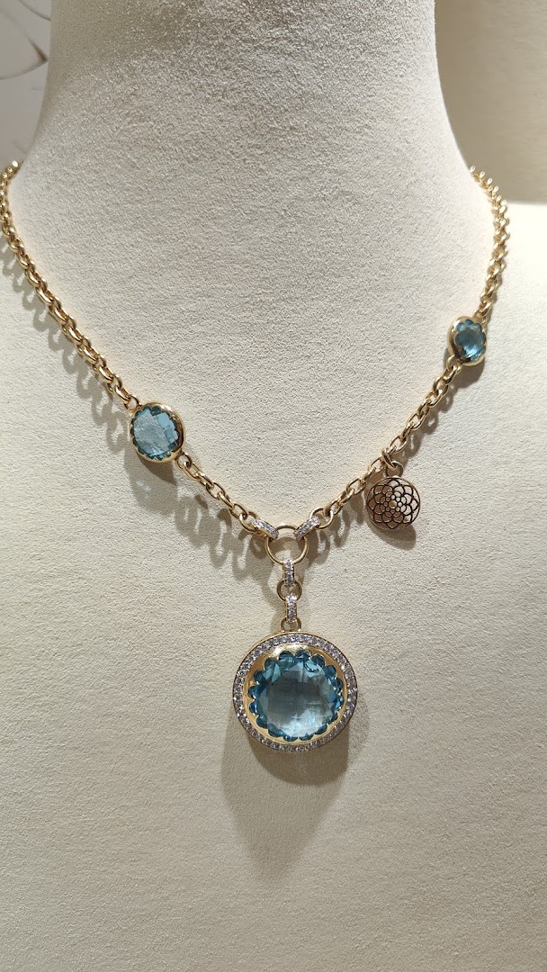 Kumari Fine Jewellery: high quality product display photo