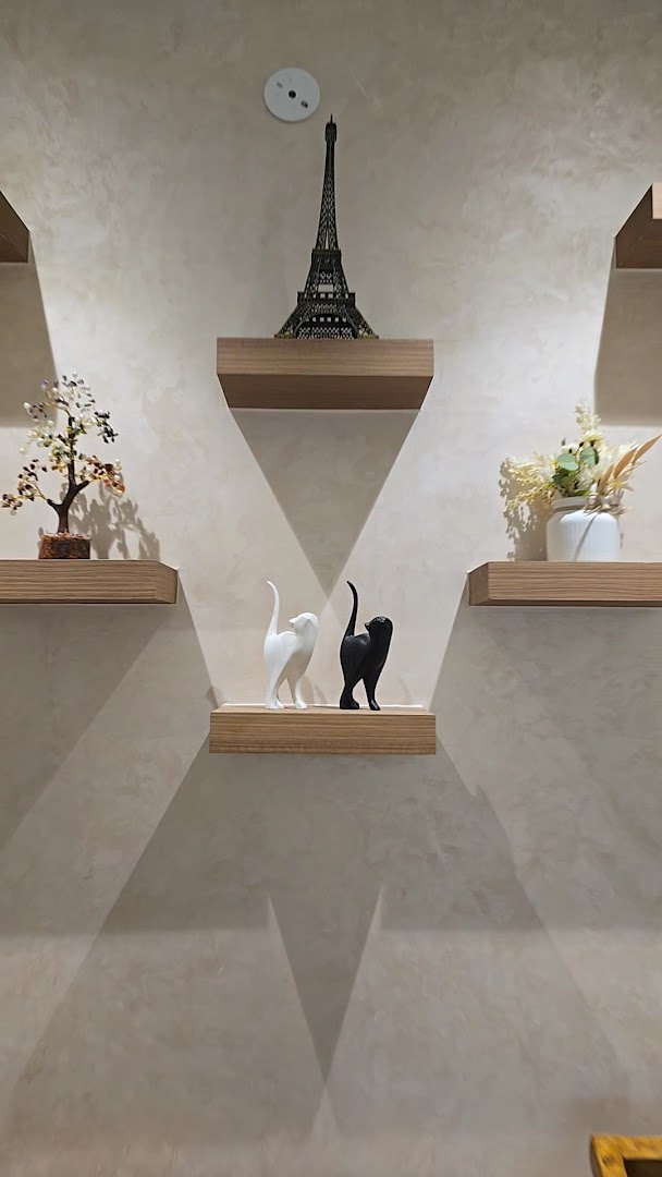 Petit Fusion: attractive interior decor display
