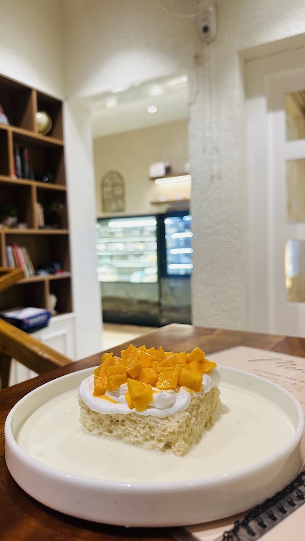 Petit Fusion: appetizing food photo with atmosphere