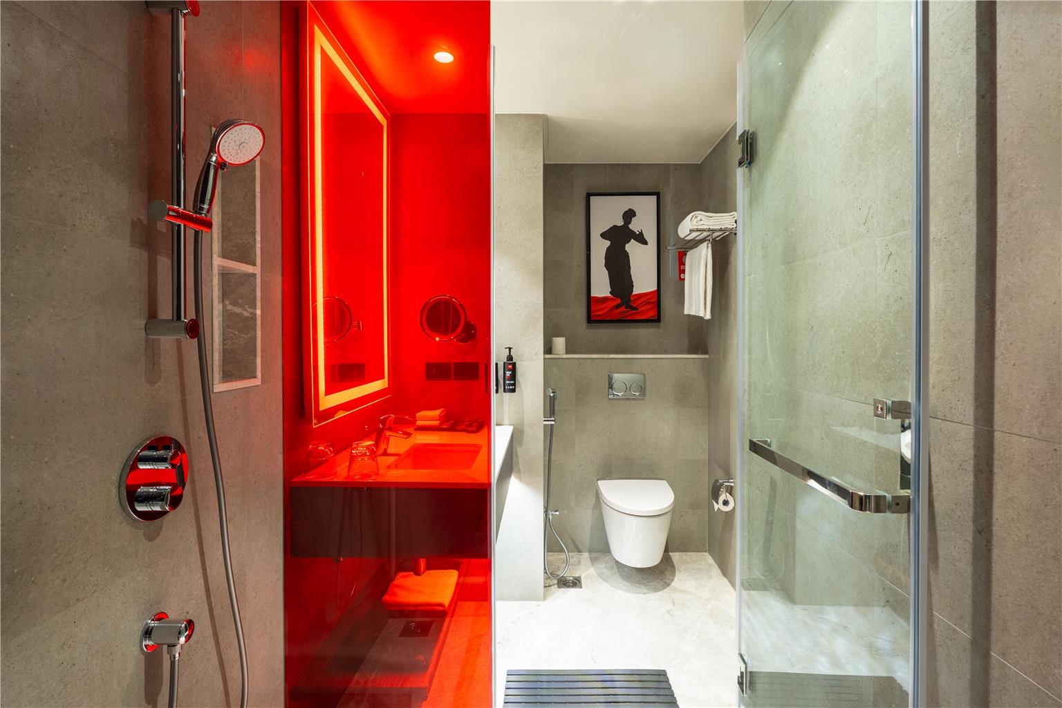 Radisson RED Indore: high quality hotel bathroom photo
