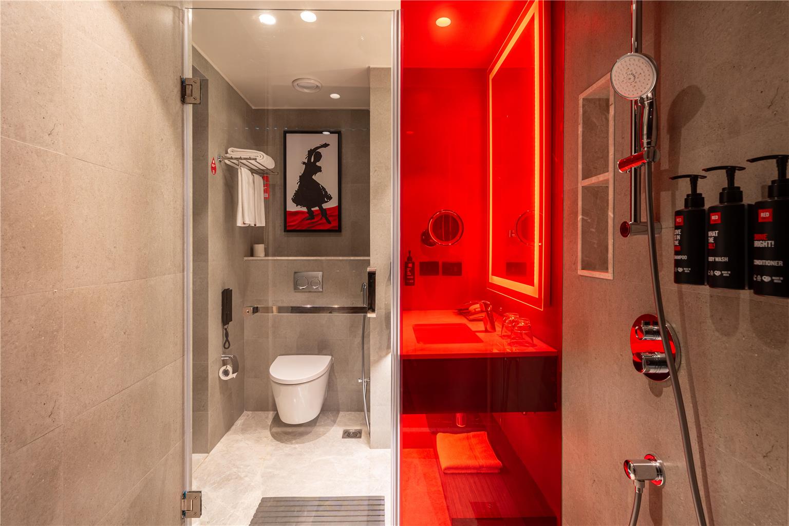 Radisson RED Indore: high quality hotel bathroom photo