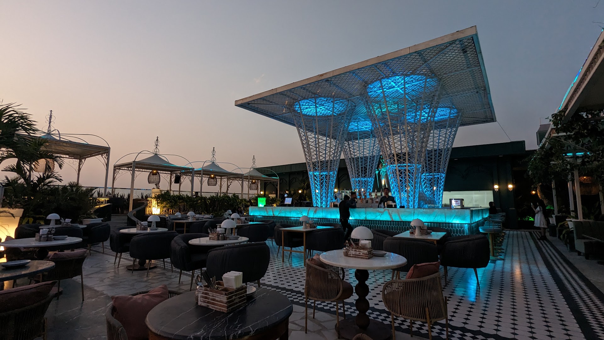 Skyhouse Cocktail Garden: high quality atmospheric venue shot