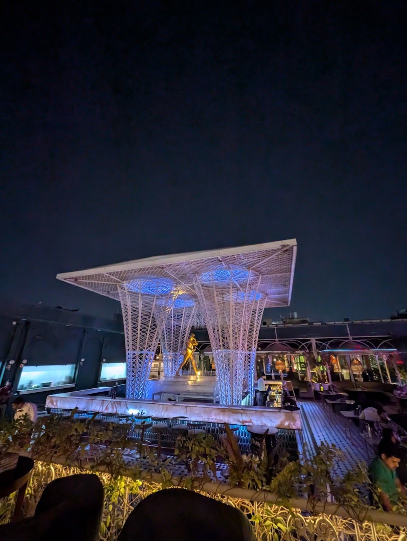 Skyhouse Cocktail Garden: high quality atmospheric venue shot