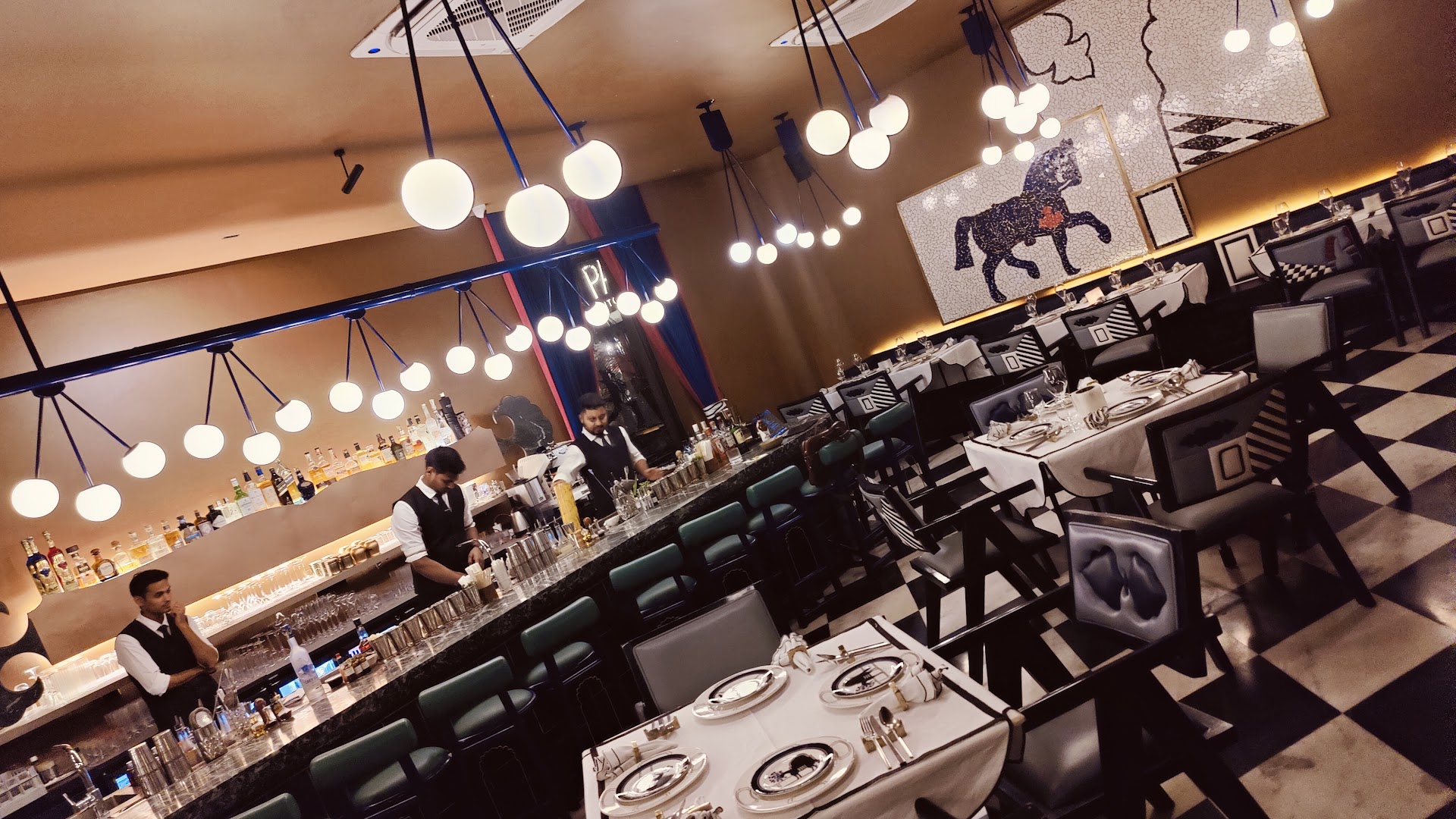 1932 Trevi: high quality interior restaurant shot