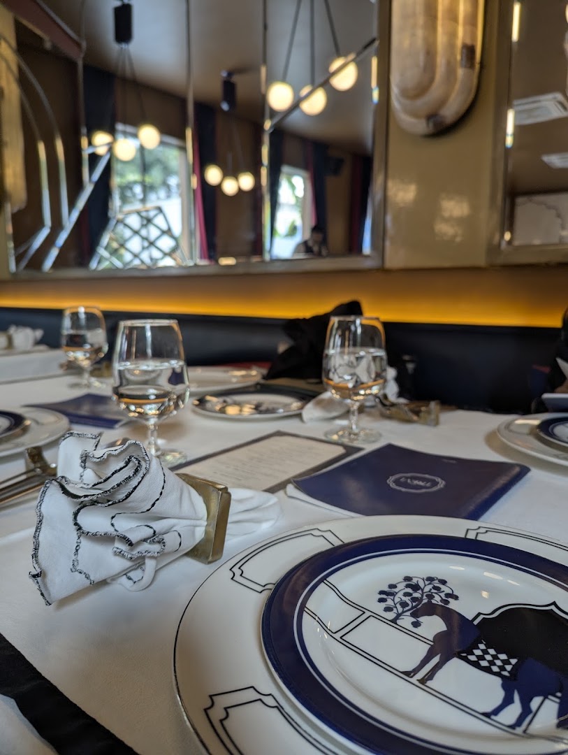 1932 Trevi: elegant table setting shows atmosphere