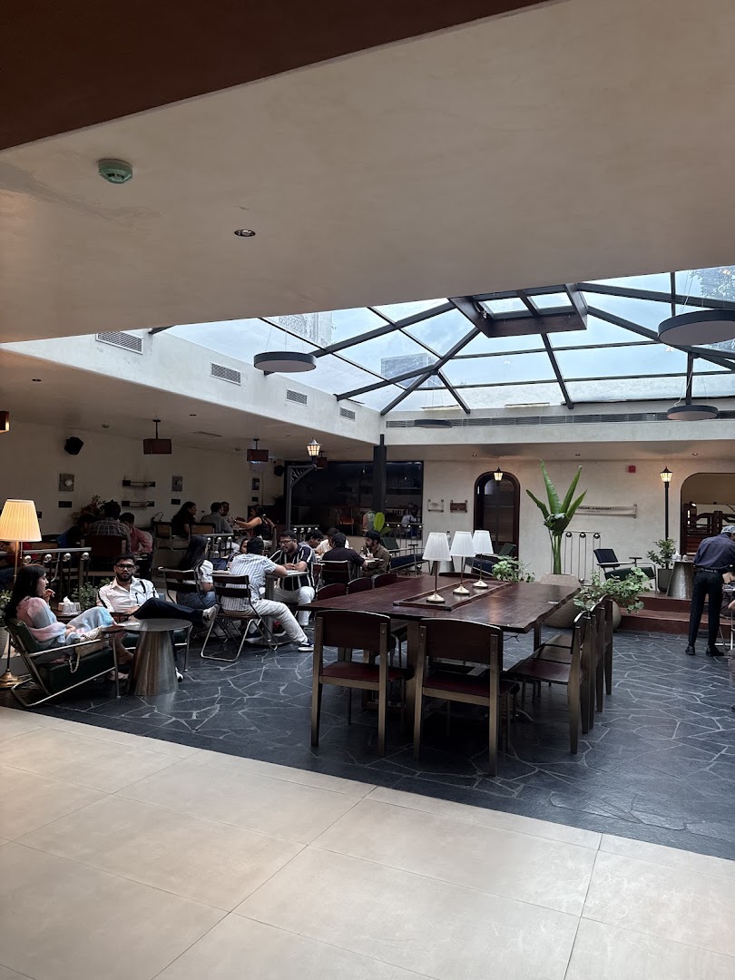 Sardar-Ji-Bakhsh Coffee: clear shot of venue atmosphere