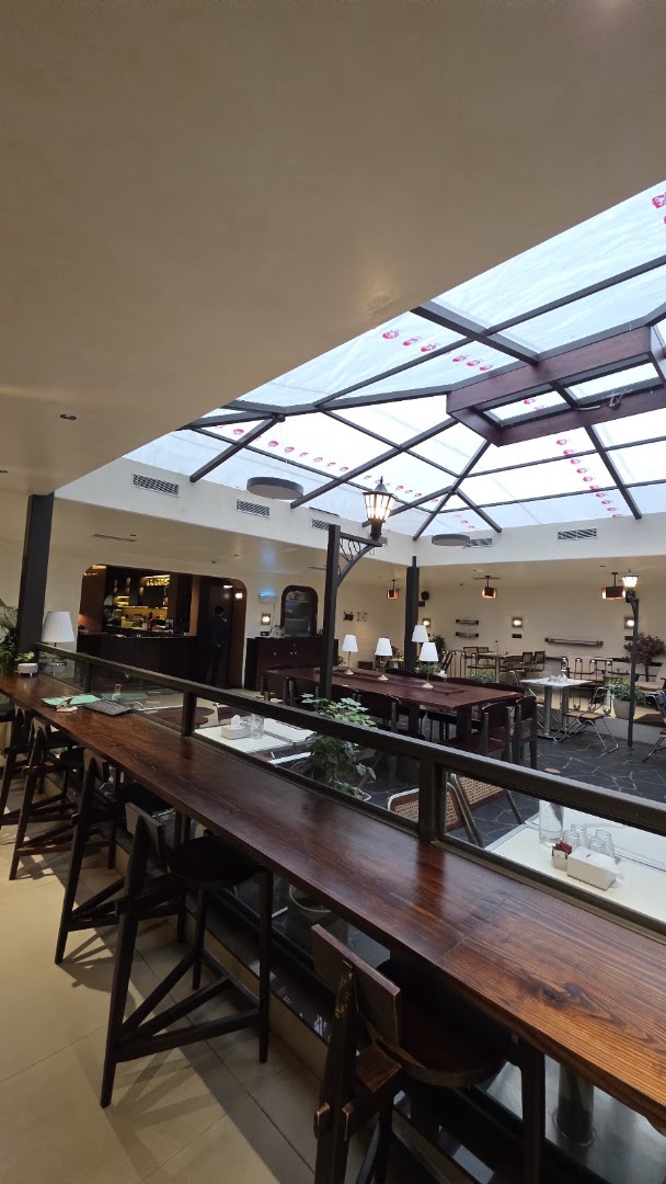 Sardar-Ji-Bakhsh Coffee: clear shot of venue interior